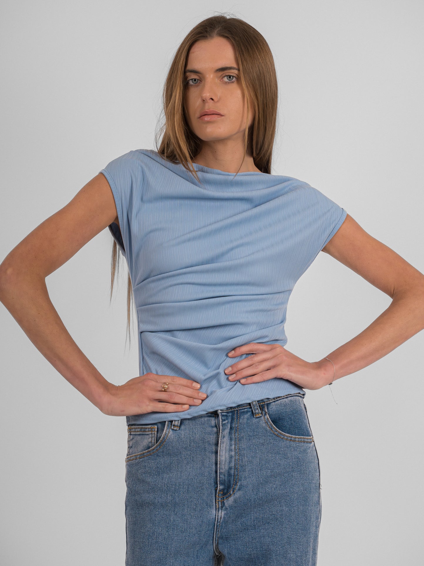 Top asymétrique