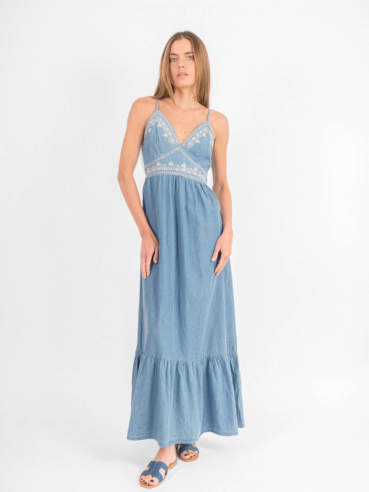 Robe à bretelles brodée