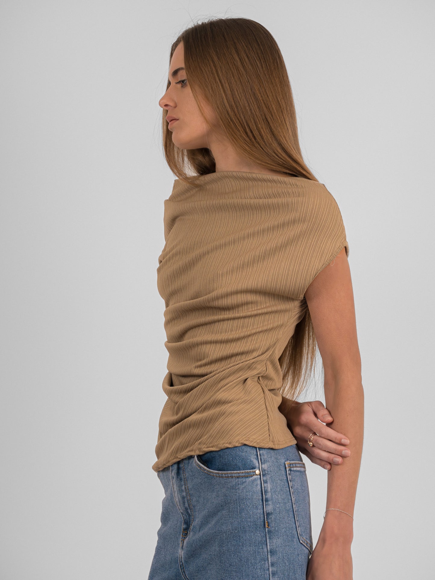 Top asymétrique