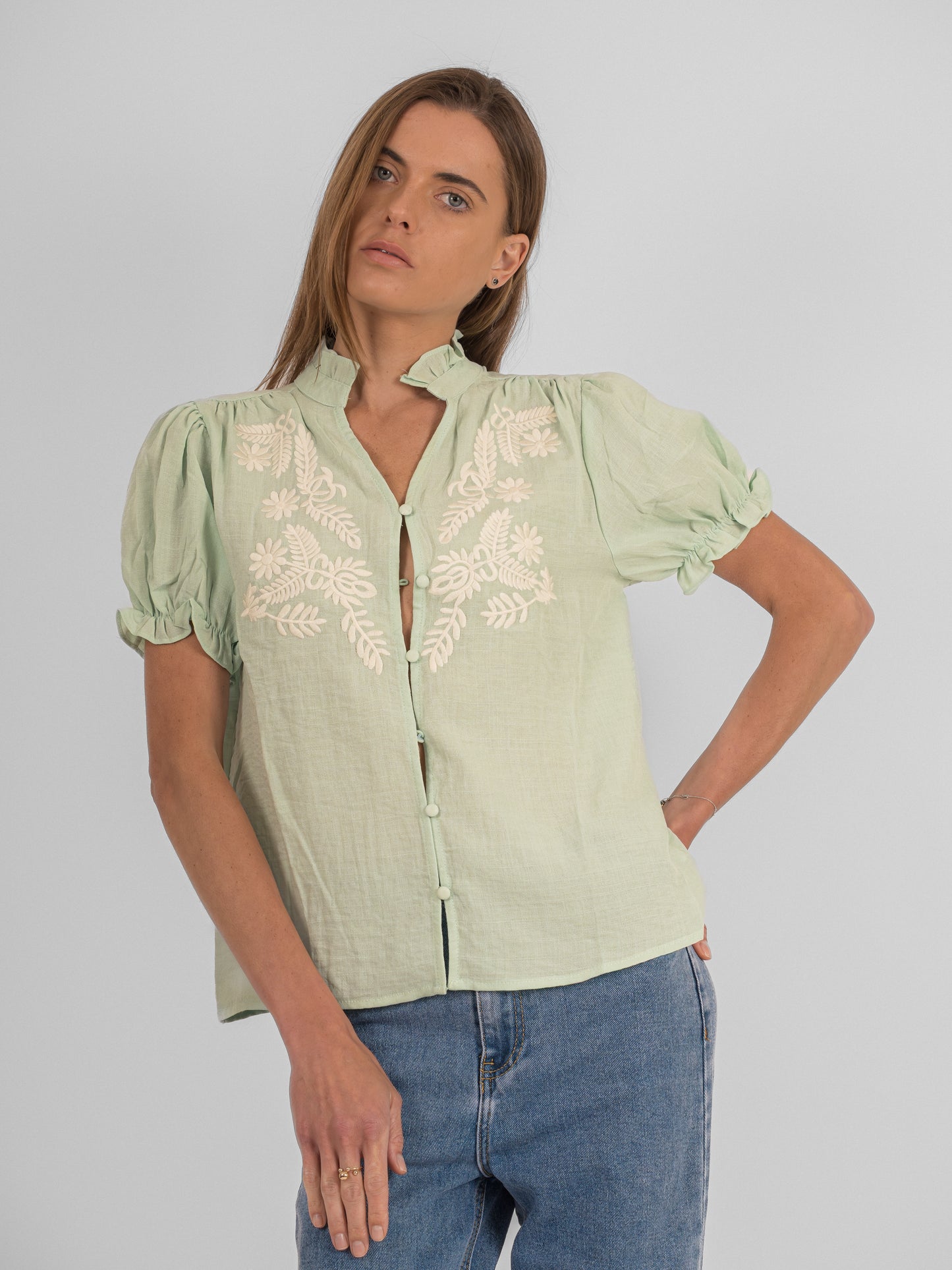 Chemise brodée à manches courtes