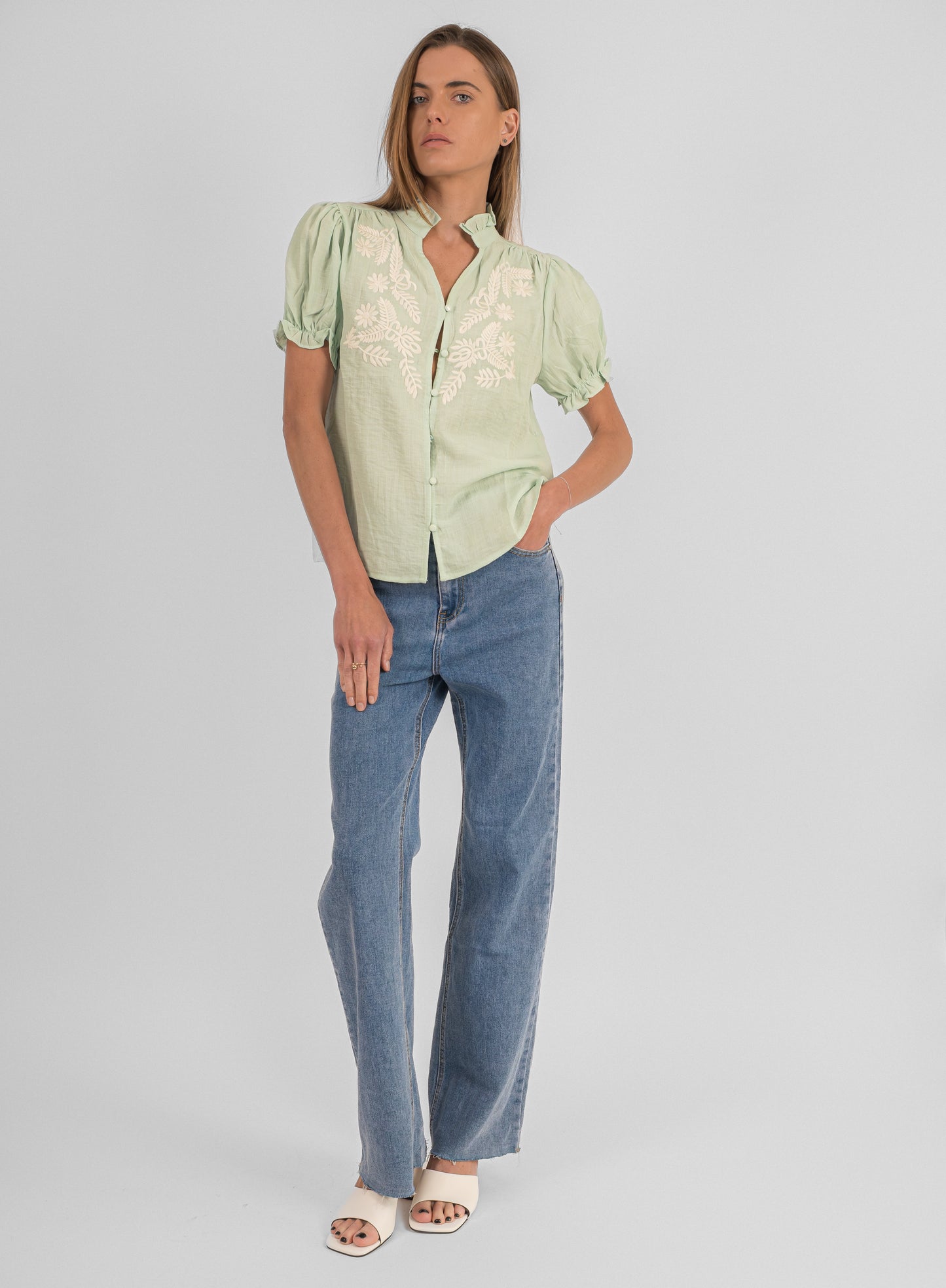 Chemise brodée à manches courtes