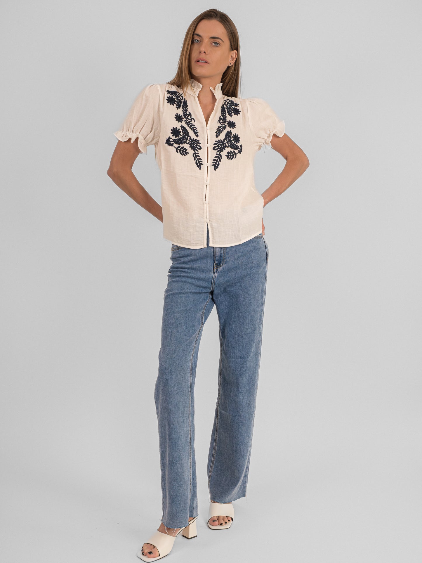 Chemise brodée à manches courtes