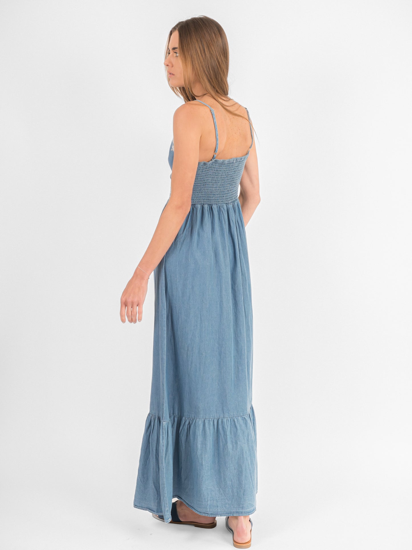 Robe à bretelles brodée