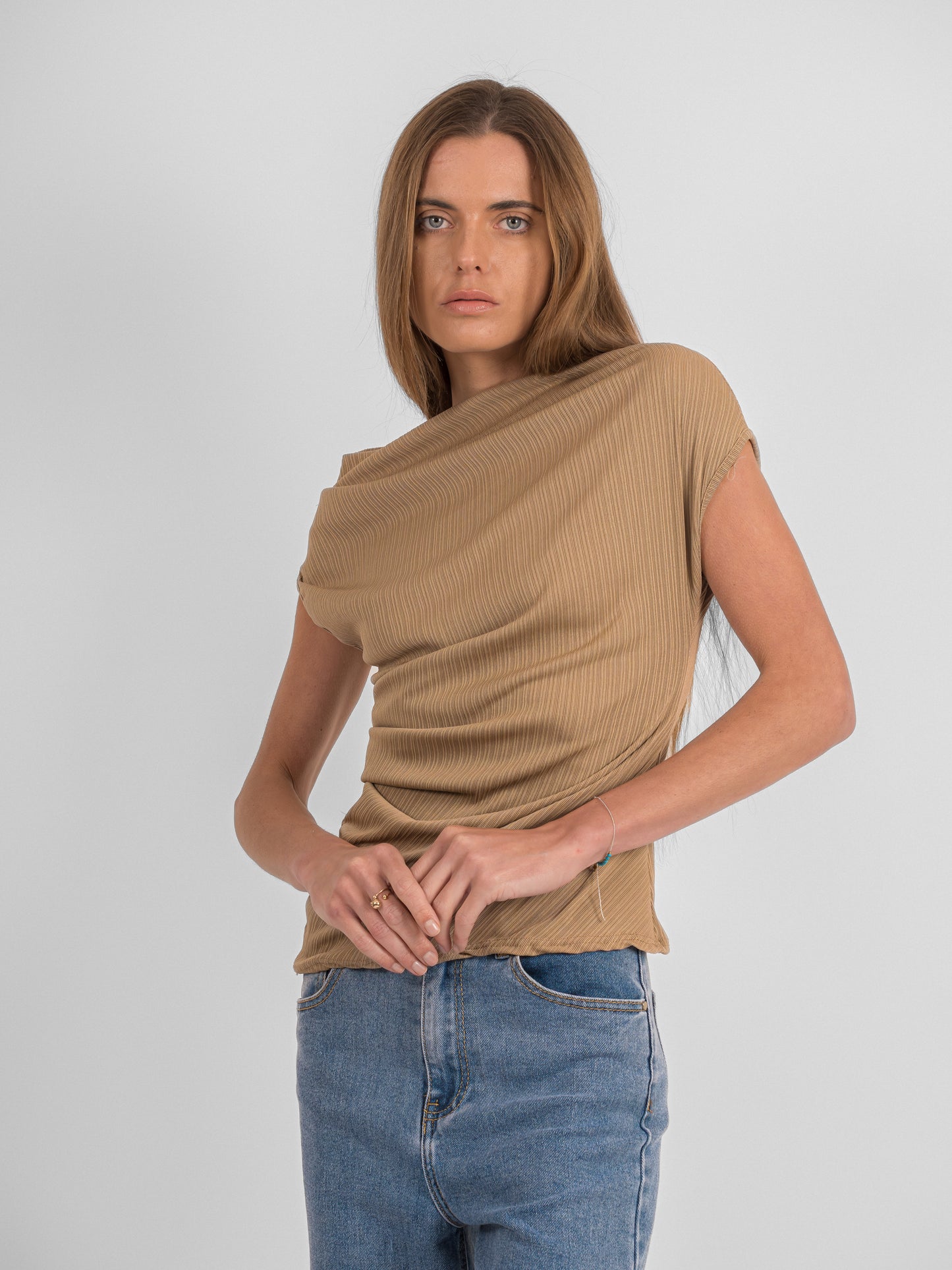Top asymétrique