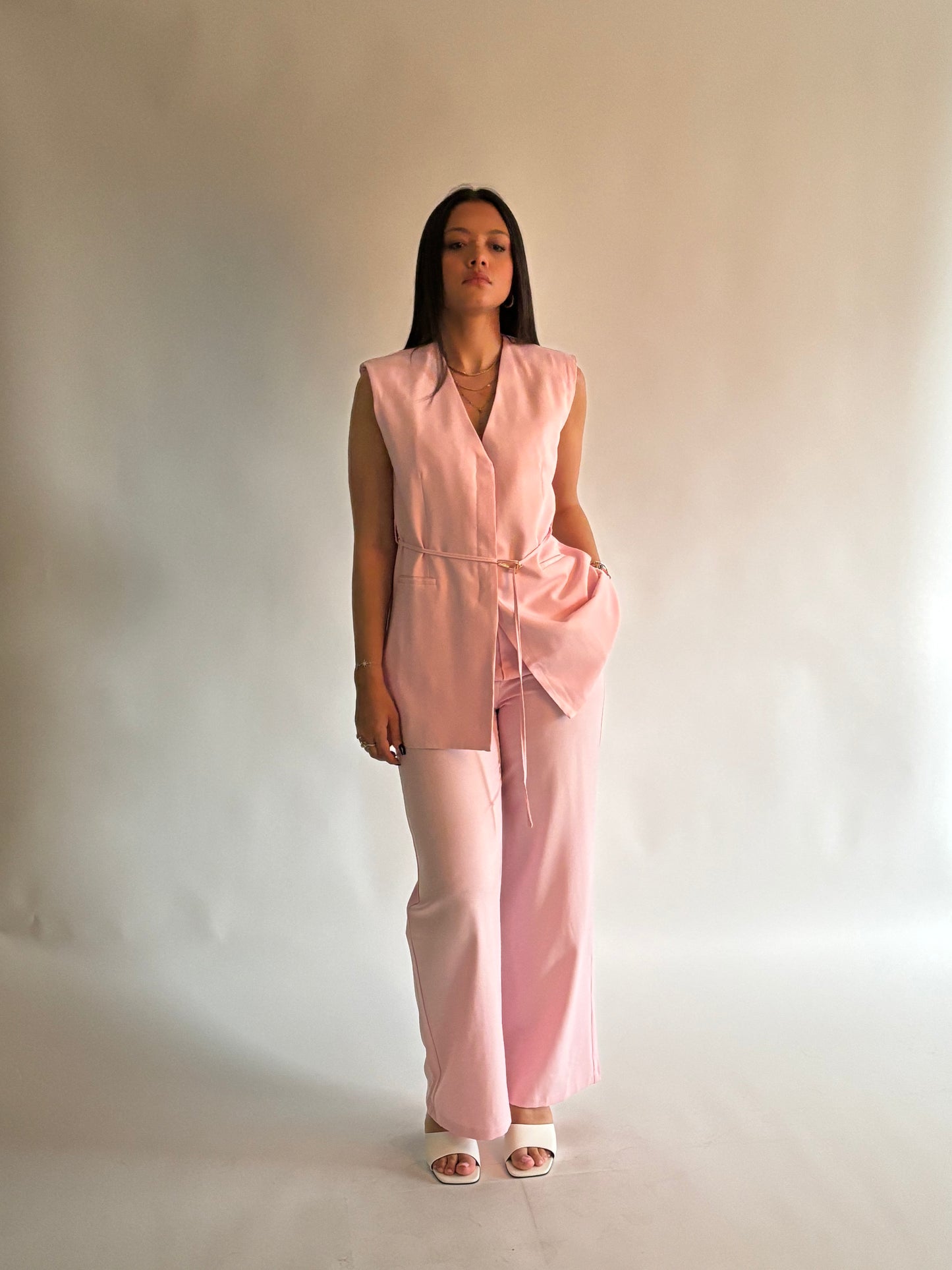Ensemble blazer sans manches à cordon dorée