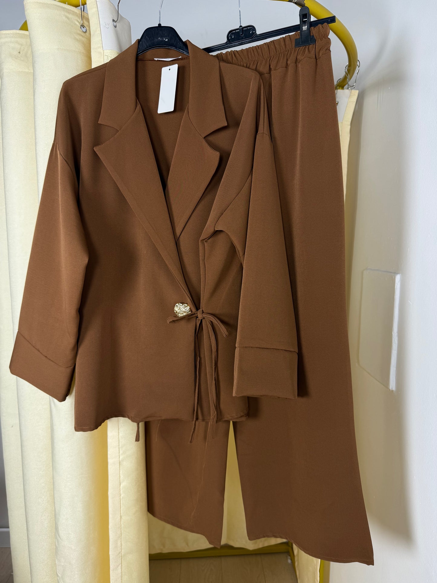 Ensemble blazer pantalon ZOE à broche doré