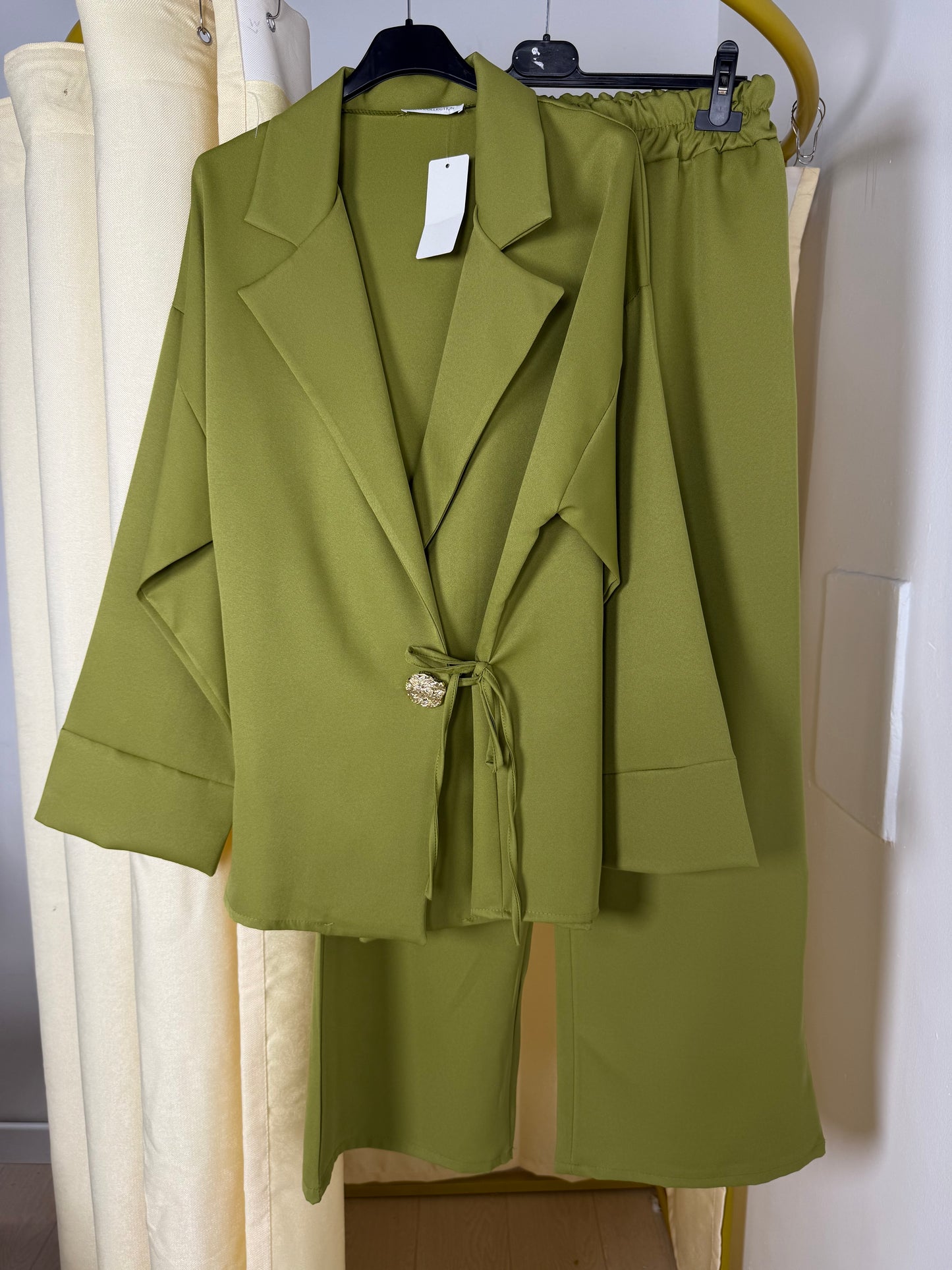 Ensemble blazer pantalon ZOE à broche doré