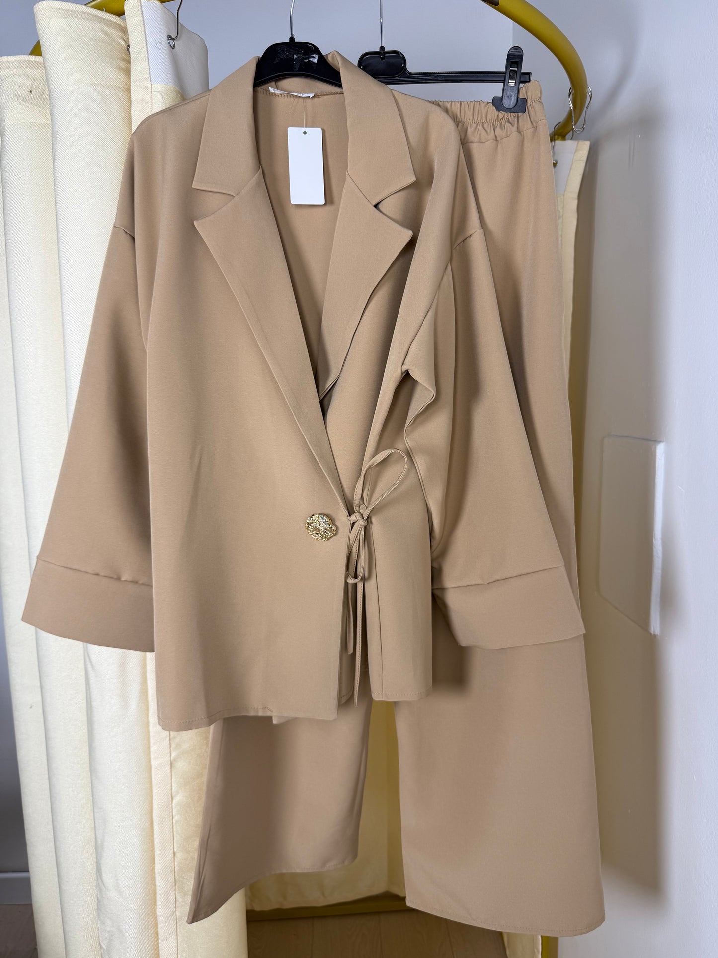 Ensemble blazer pantalon ZOE à broche doré