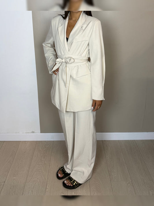 Ensemble NORA blazer pantalon manches longues avec ceinture